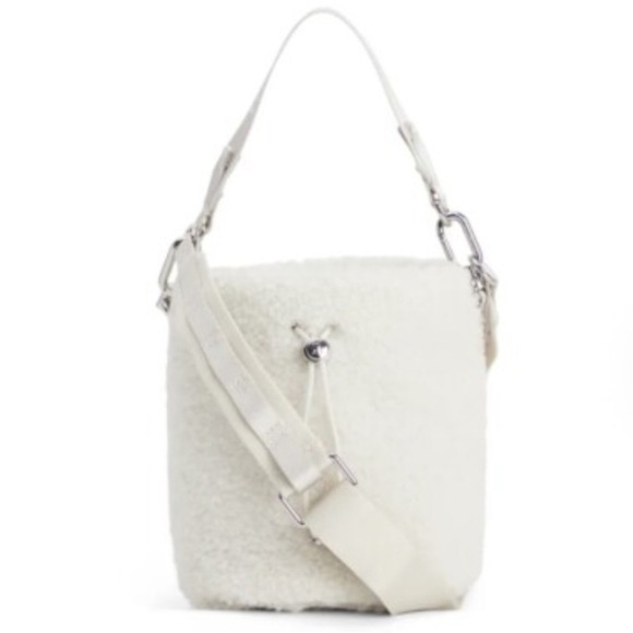 Lululemon New Year Crossbody Fleece Bucket Bag 2.5L White Opal - Picture 2 of 11